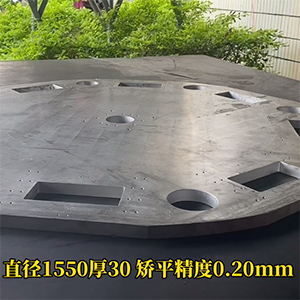 30mm厚鋼板，直徑1.55米機加工變形矯平機視頻